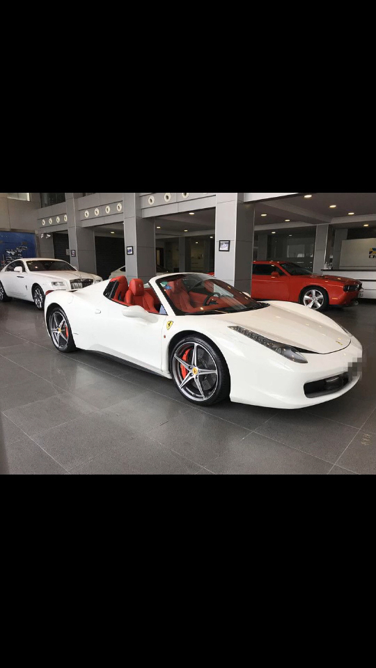 法拉利458  spider 敞篷 白