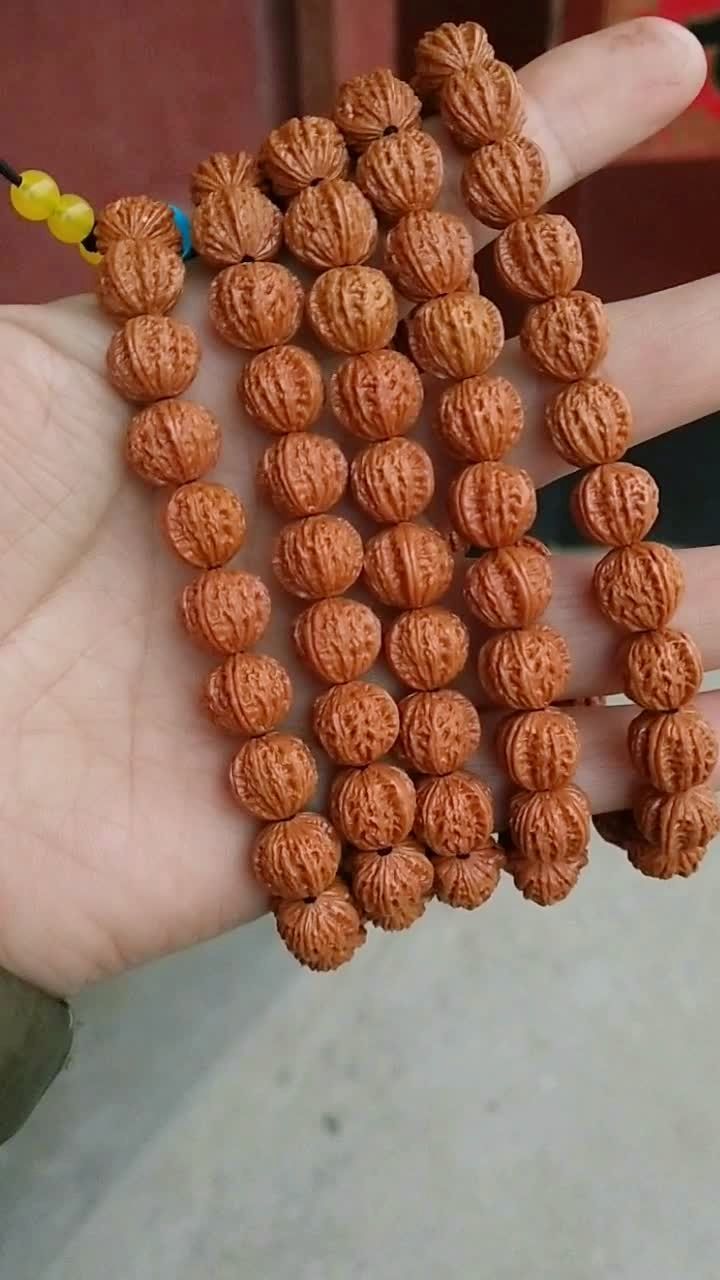 秦岭野生龙纹桃核雕刻小核桃长串,看好是雕刻出来的呃!