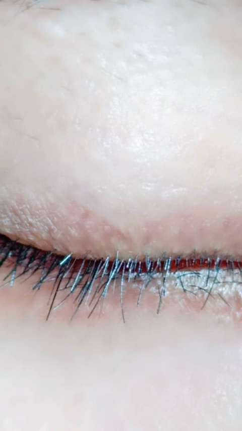 剪睫毛18天 每根睫毛毛囊吸收的不一样,长度也不一样,过几天就会好的