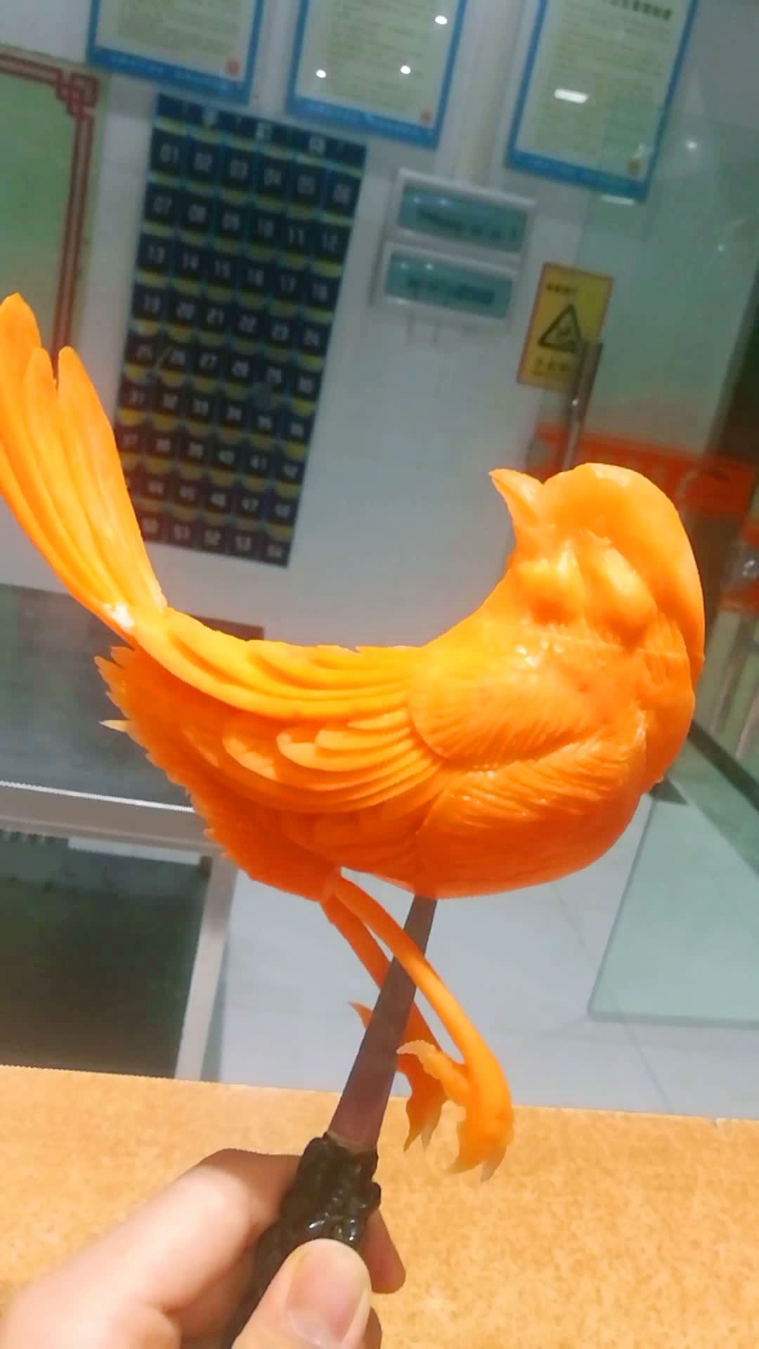 食品雕刻,胡萝卜变回头鸟!