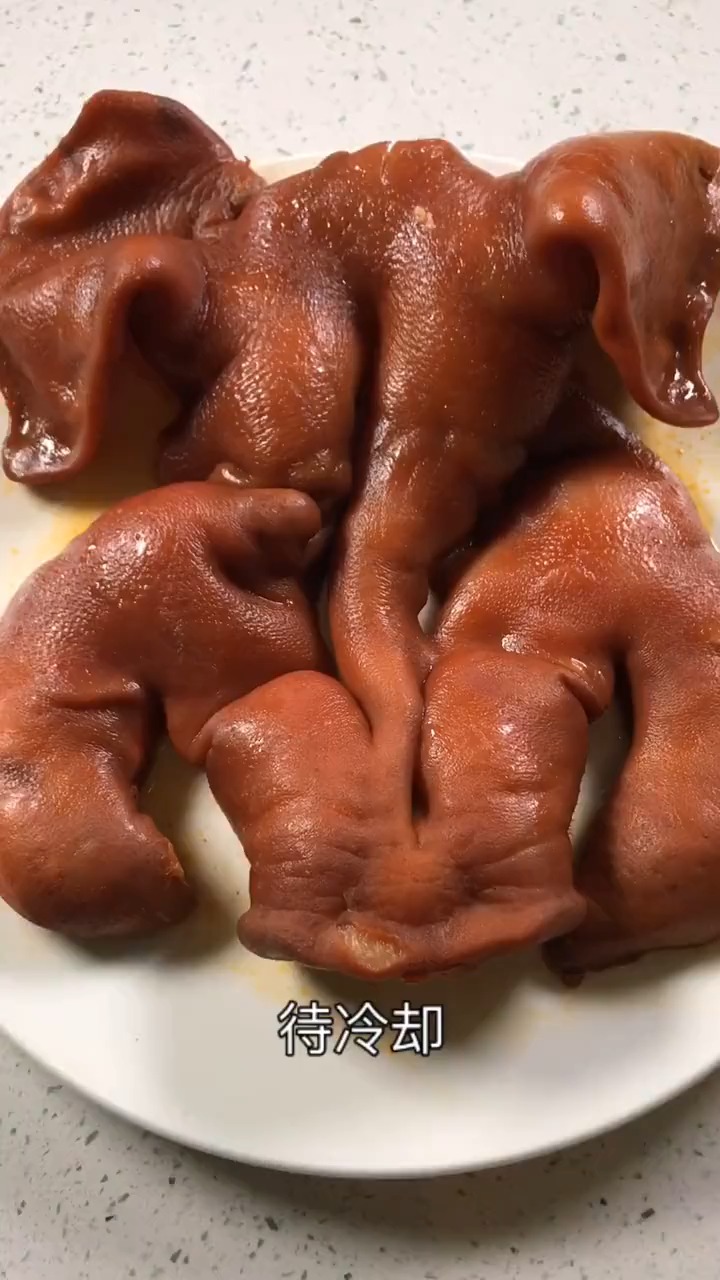 接上个视频:凉拌猪头皮拍美食的正确打开方式.