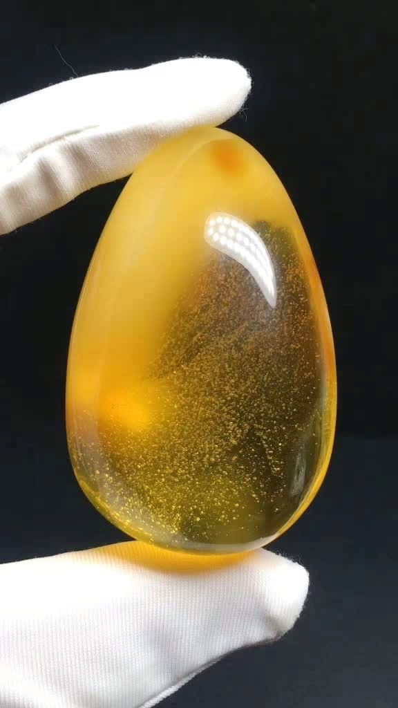 新出金沙蜜蜡"91吊坠 纹路精美似是"满天繁星"又好似天空在下雨