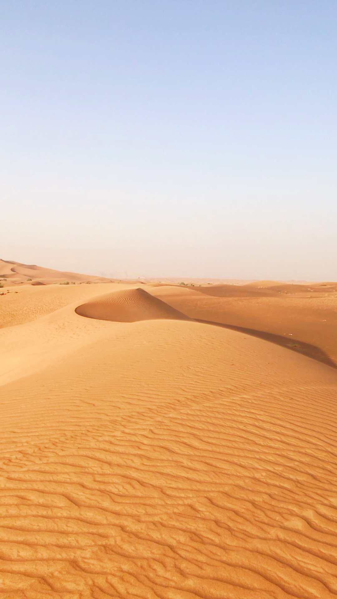 脚下是漫天黄沙.