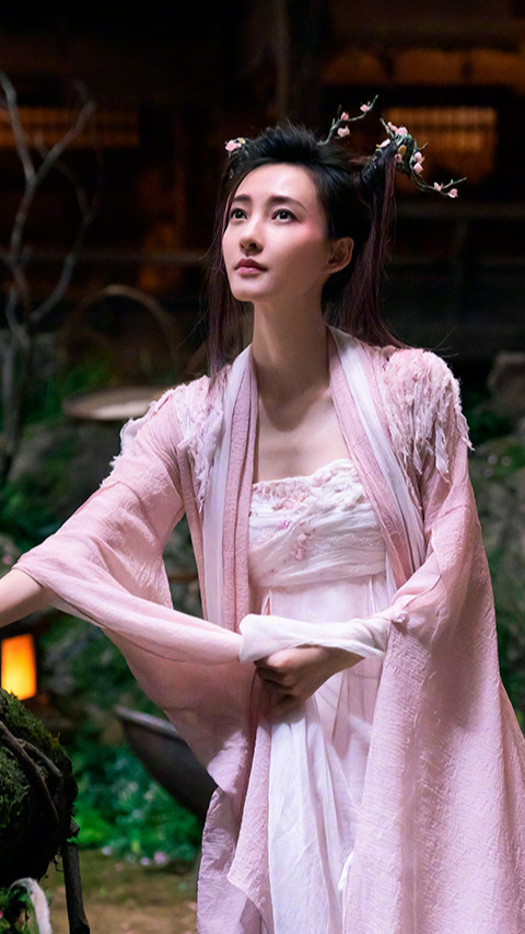 侍神令四美图鉴 演员王丽坤在《侍神令》中饰演sr级式神桃花妖,她