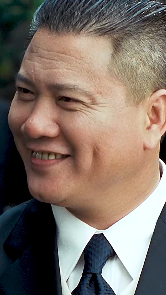 老大万梓良发型.