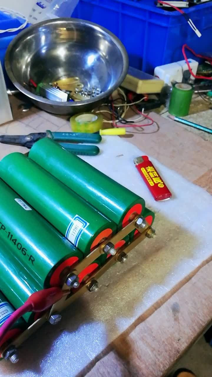 磷酸铁锂电池,8个电芯 2并4串组成12v20ah电池组