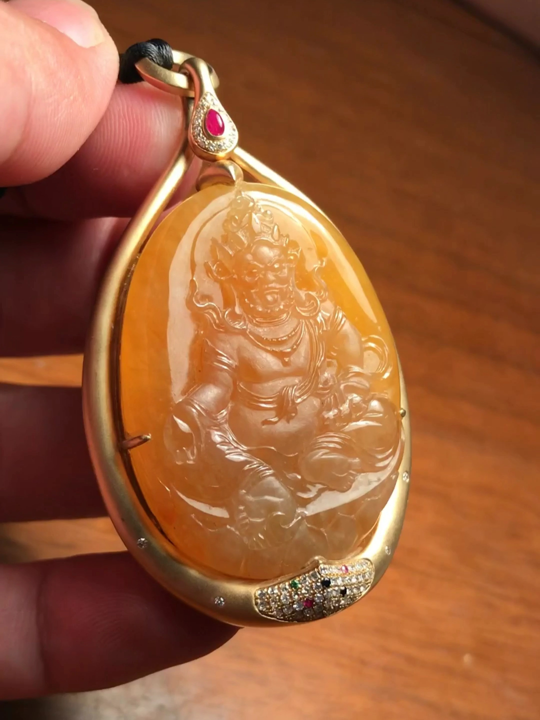 冰黄翡翠《黄财神》