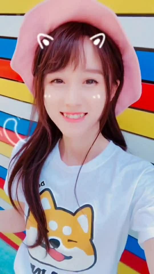 两个小虎牙,看得到吗?