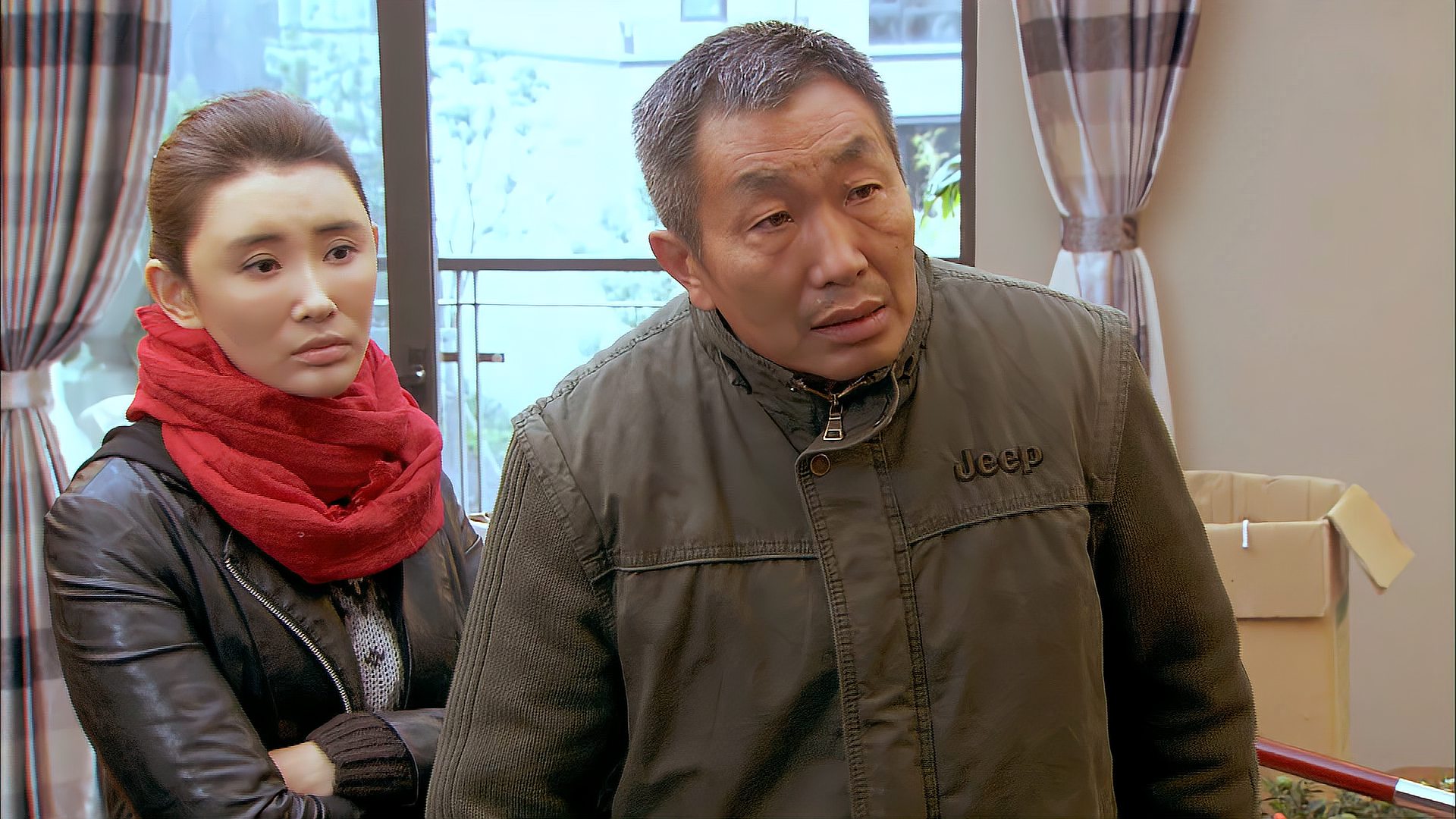 邻居也疯狂:大爷搬新家,对门却是老对头,下秒发小一来全露馅!