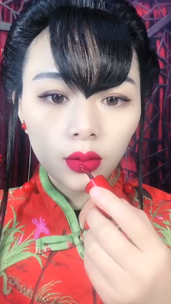 你们知道古代女人用什么涂嘴唇吗?