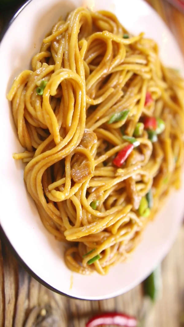 拌面的秘制调法送给你们,拌任何面条都好吃!