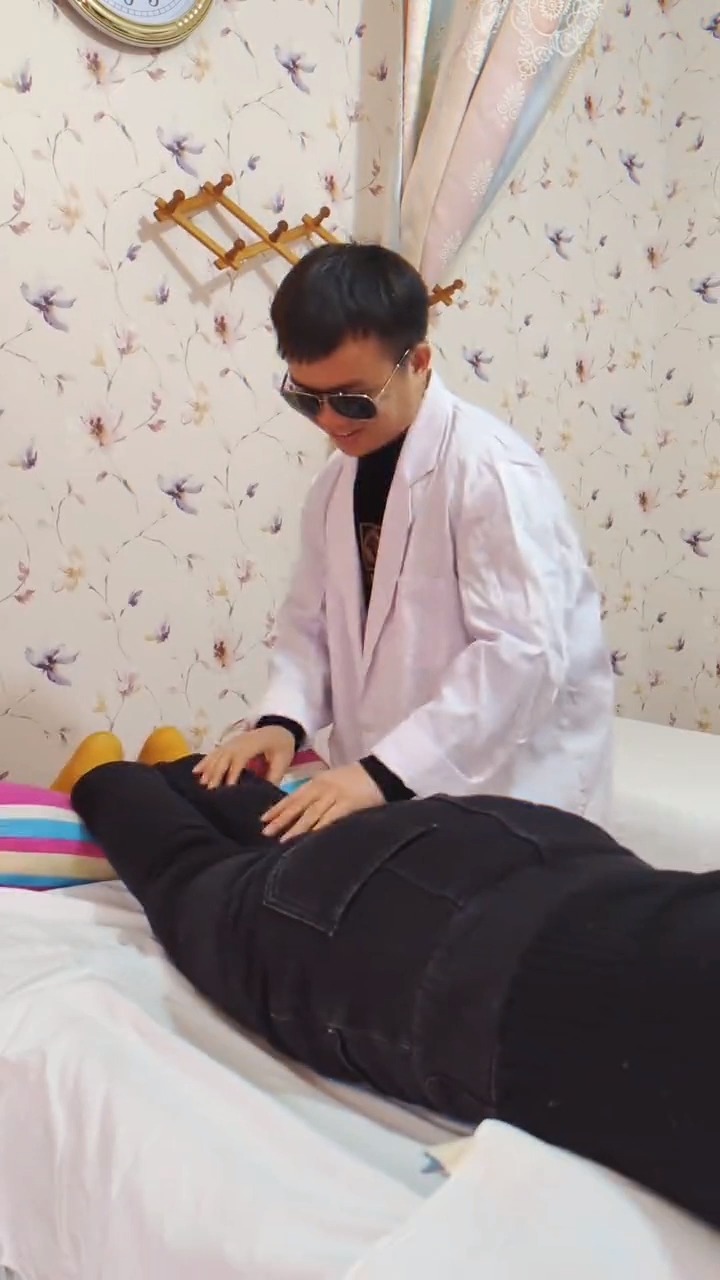 所谓盲人按摩,文盲也算盲人?这下亏大了#剧情搞笑