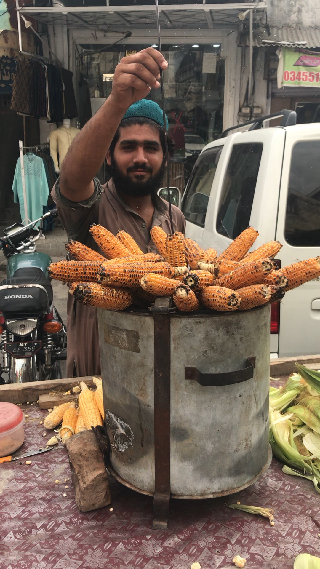 又遇见玉米哥了,要拍照