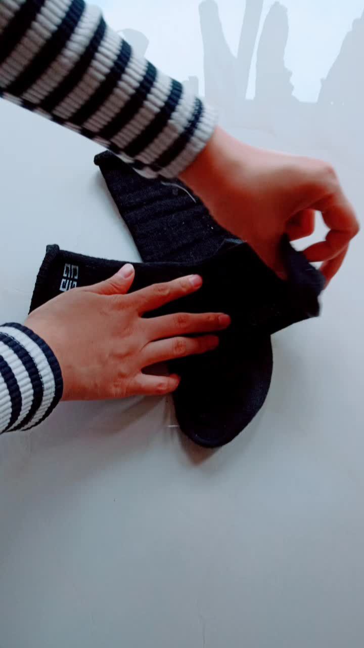 袜子还能这样叠奥.很简单有木有?