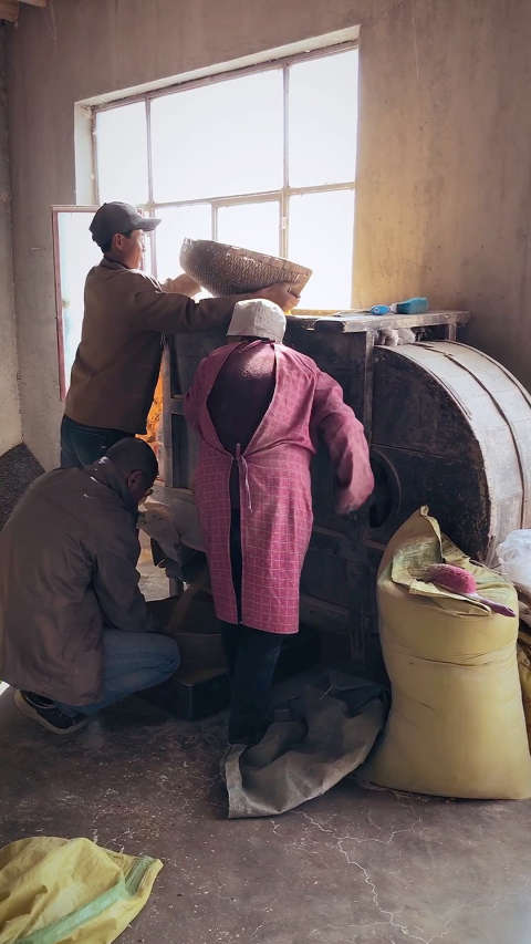 这台木制手摇风车已经有100多年的历史了,现在依然可以正常使用91