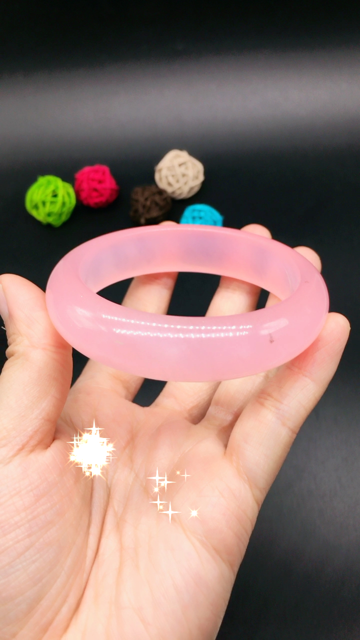 漂亮的新疆金丝玉粉色手镯