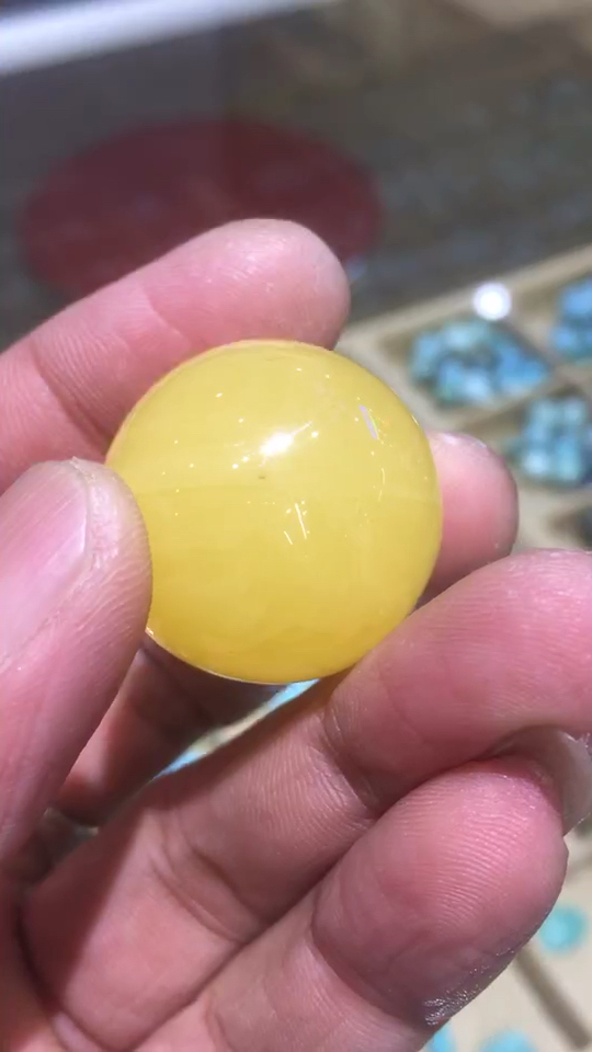 26乌料蜜蜡大珠子