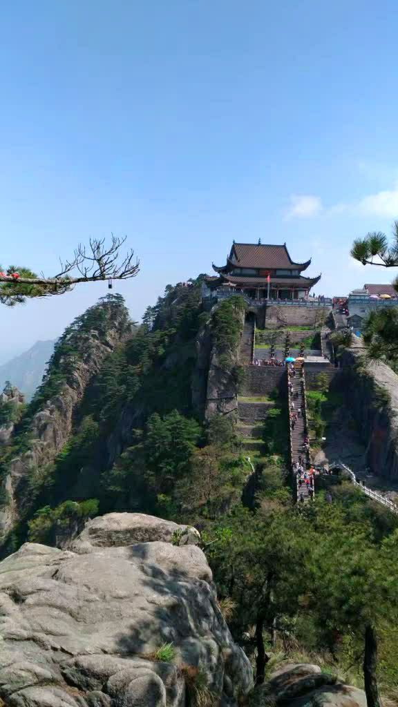 4米.九华山是中国四大佛教名山之一,地藏王菩萨的道场.