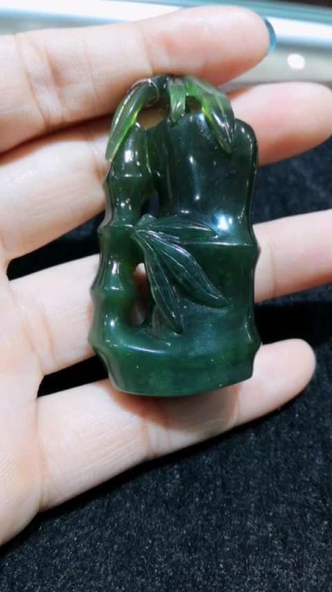 泰山玉挂件,手工雕刻