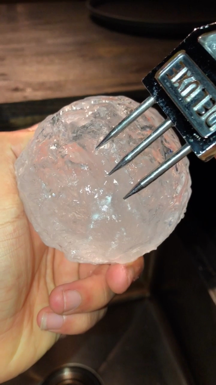 手工凿冰球 喜欢的点个双击7815@{uid:1502349662339070,nick:%e