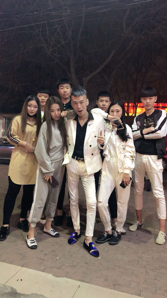 微视你好 我是李振 来自河北沧州 我带着我的团队来了  请多关照