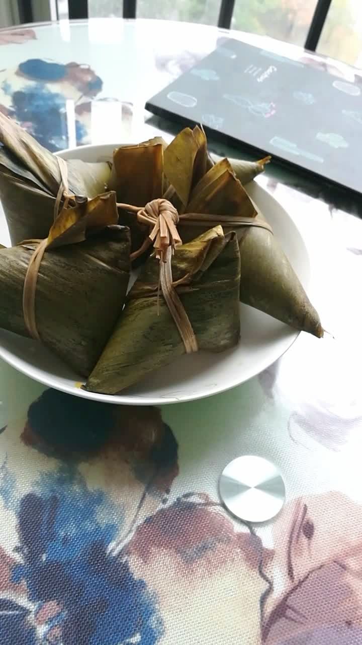 客家美食~碱水粽!