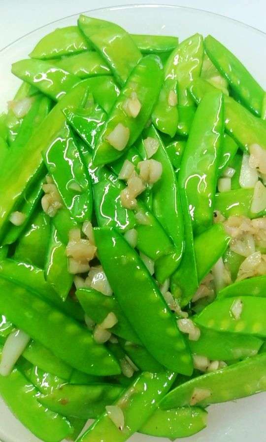 蒜蓉荷兰豆清淡美味,喜欢的老铁双击加关注每天更新不同的美食