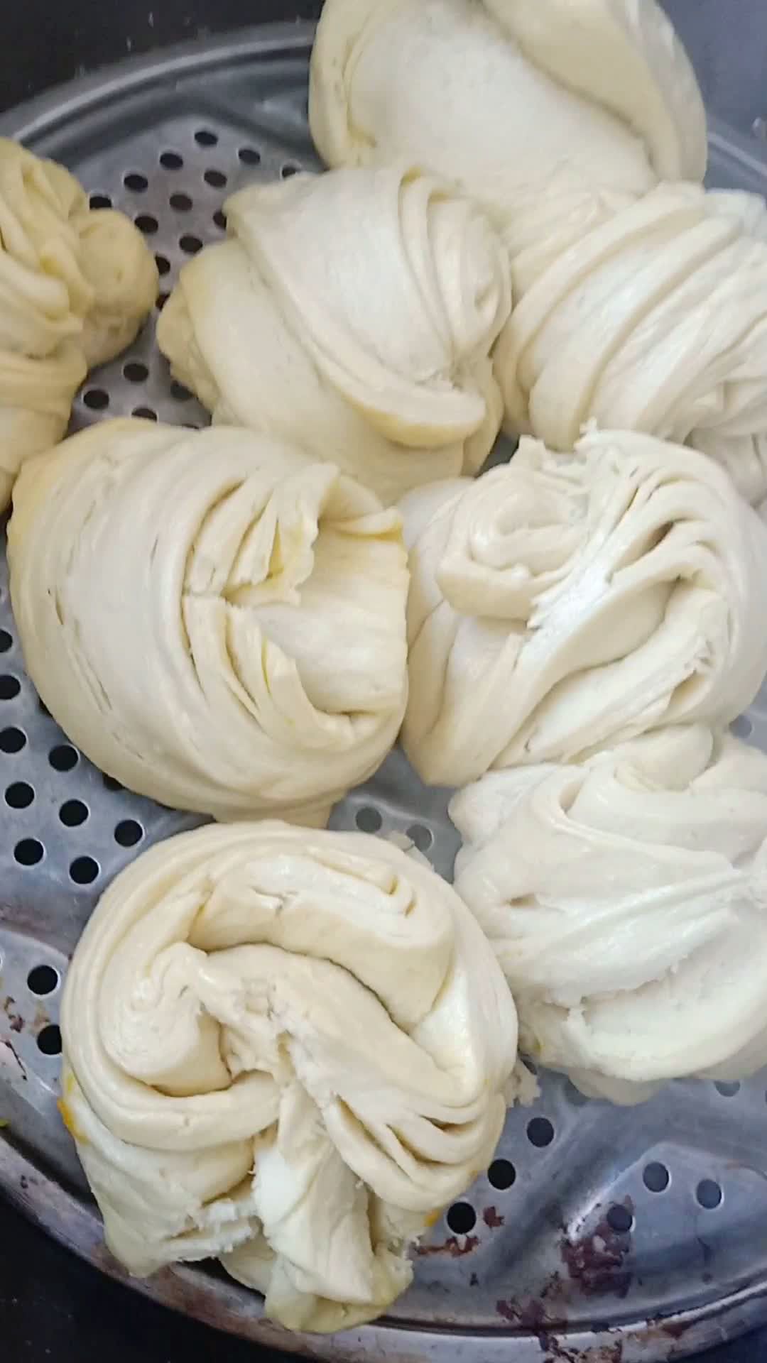 热腾腾刚出锅的香香甜甜嗲嗲的的大馒头啊!