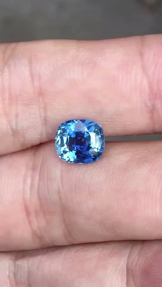 2.55克拉 缅甸天然无烧蓝宝石