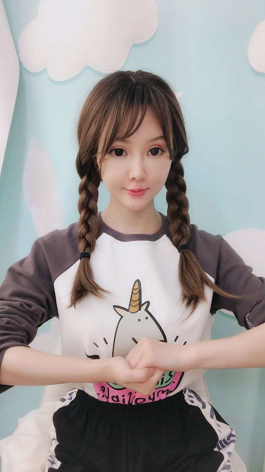 00麻花小辫儿带来一首劳动最光荣手势舞