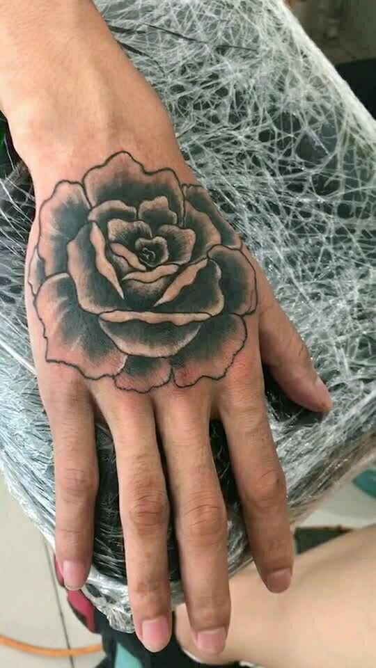 手面玫瑰纹身