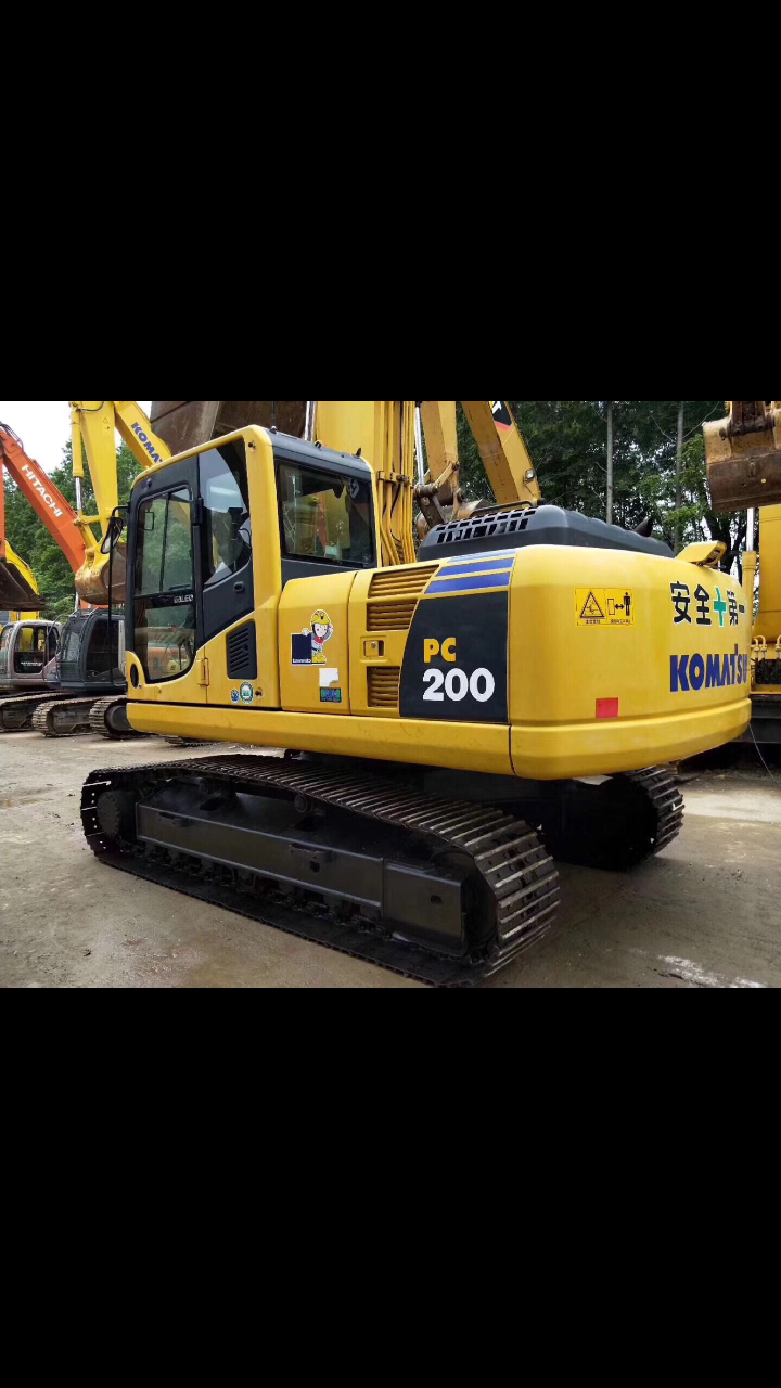 纯进口小松200-8n1今天到货,工作2000小时左右,极品车况,准新车,三