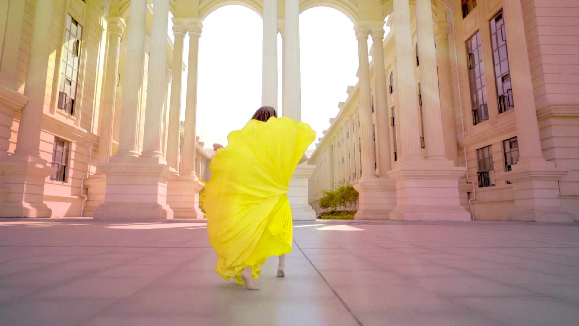 裙子飘起来的那一刻太美啦!