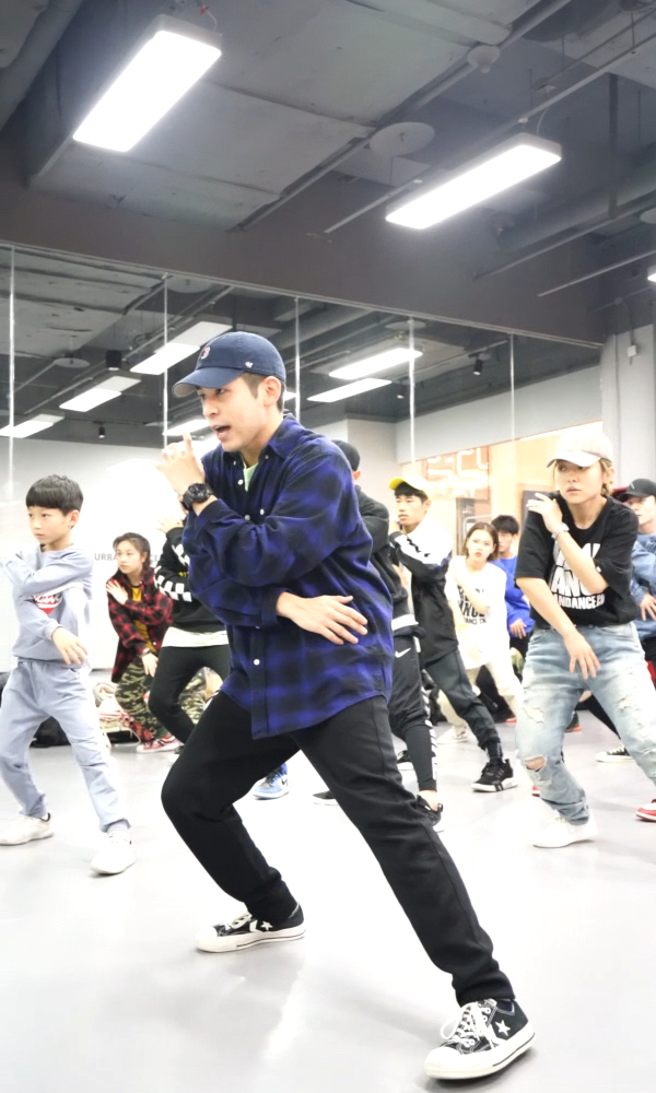  Junho Lee URBAN DANCE 