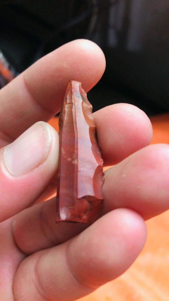 偶的红山文化刮削器石核.