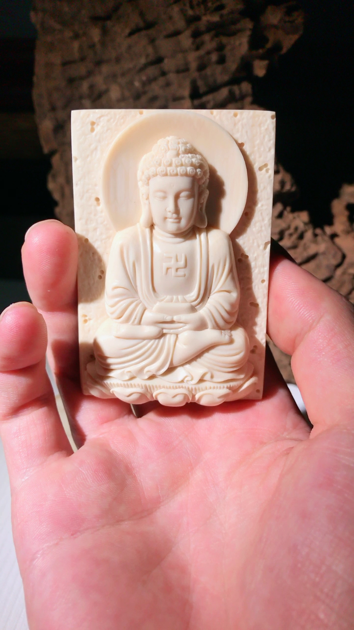猛犸象牙纯手工精雕本命佛【大日如来】