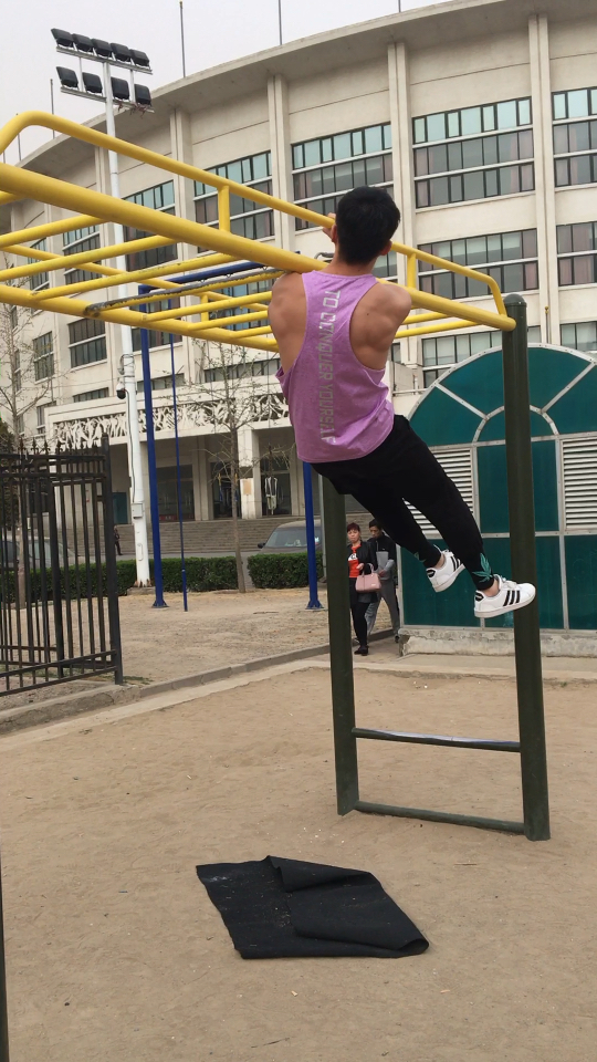 实力徒手运动77单手引体94