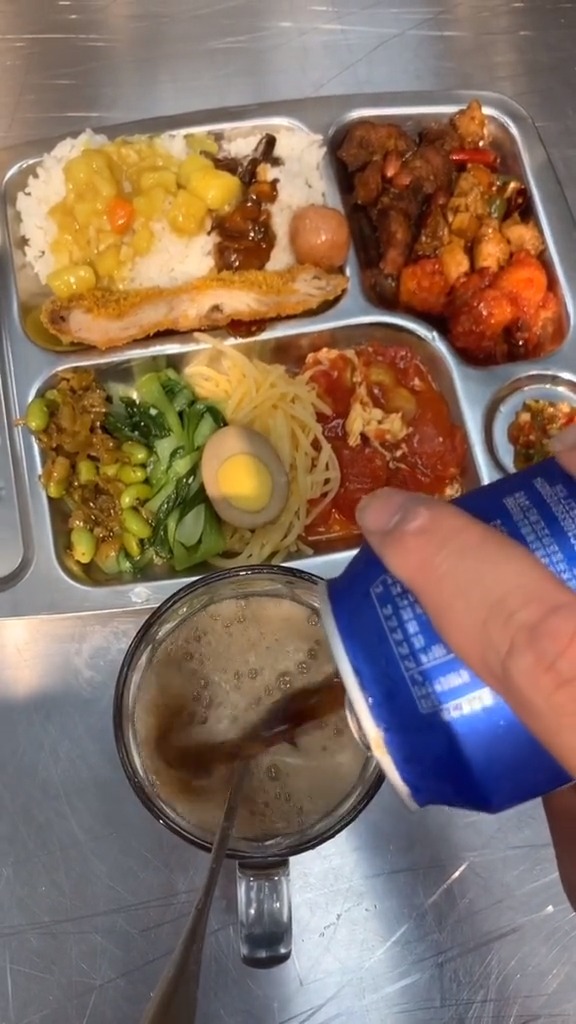 每天的工作餐都是这么的丰盛!#美食