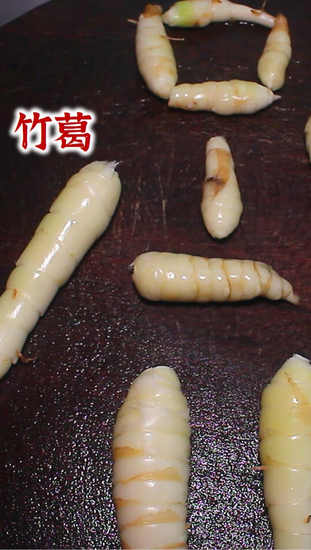 竹葛在广东新会比较常见,煲汤清甜又多纤维,好吃.你们那儿有吗?