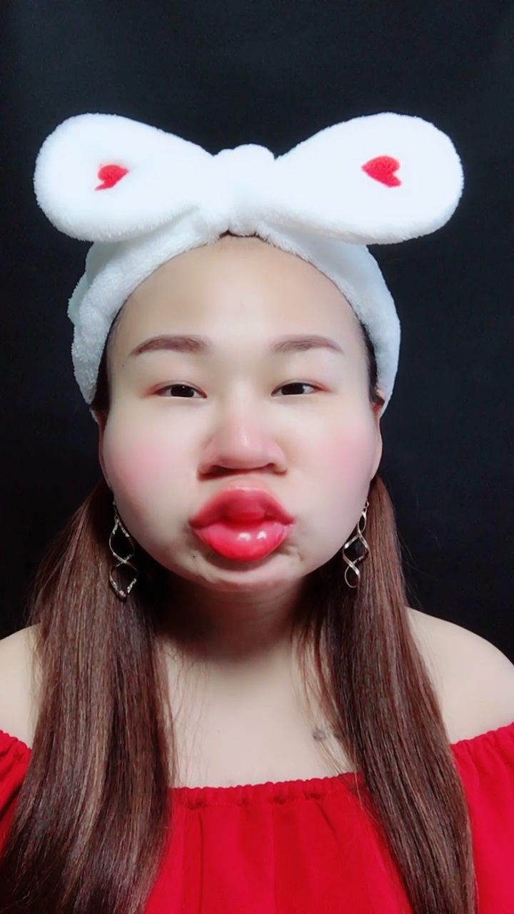 哈哈,香肠嘴,喜欢不,喜欢的来亲亲00