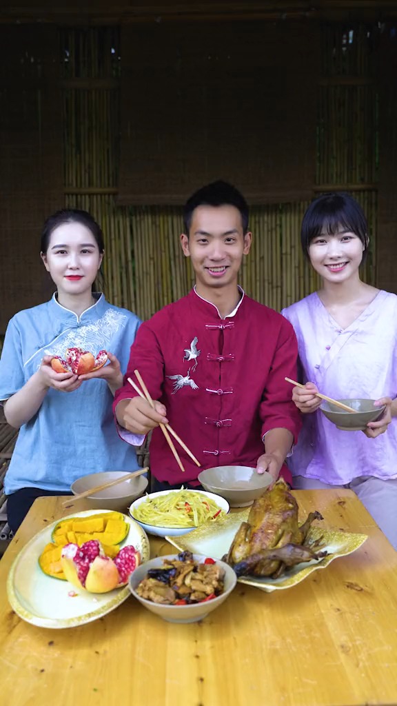 姐今天吃泥巴哦.这样做叫花鸡再配上四川辣椒面,味道之巴适#婵子姐姐