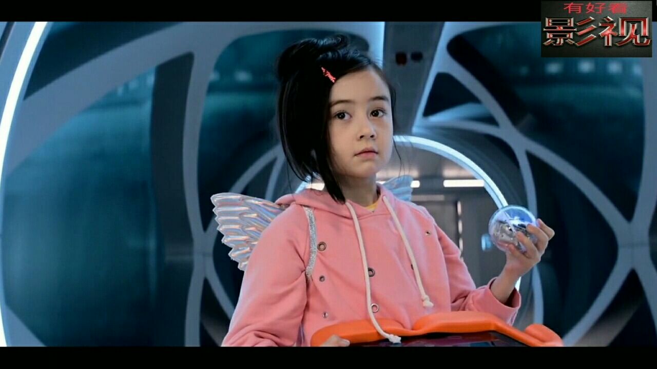 74巨齿鲨72这个小女孩很可爱,只不过被吓得不轻