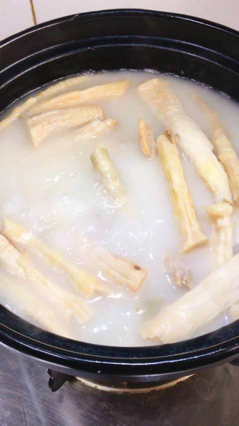 咸排猪蹄笋干[握手] 到了喝一碗热汤的季节了……90