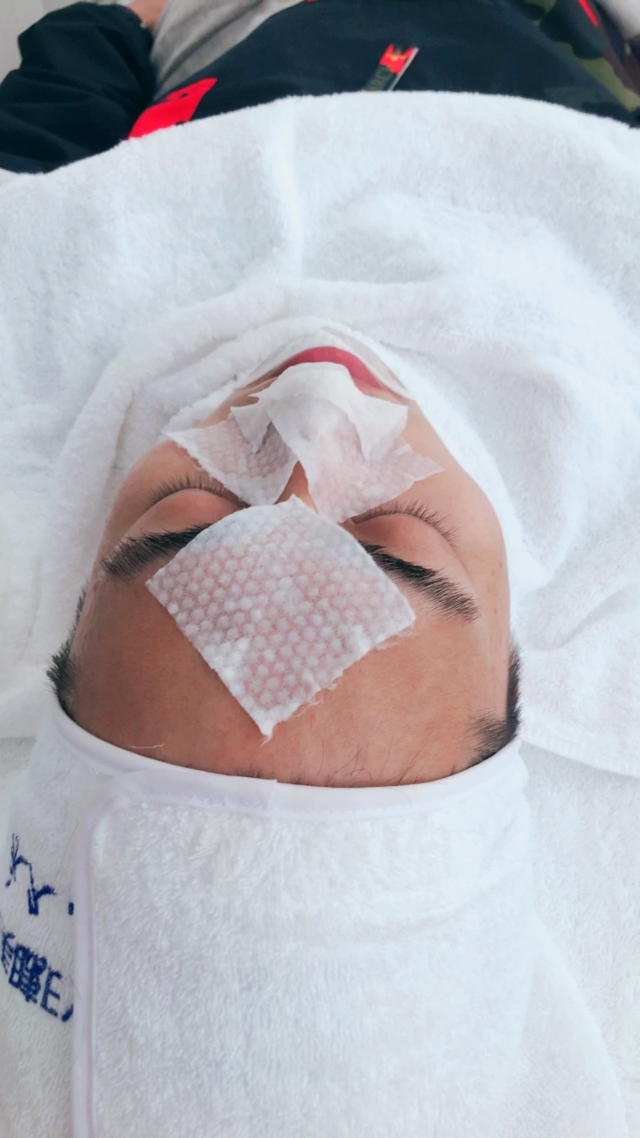 男士小气泡.黑头导出液准备中