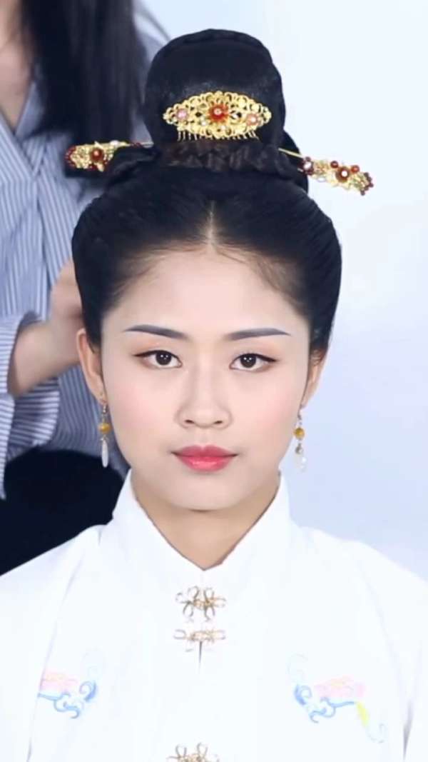 标准明代化妆造型,喜欢的可以持续关注哟!