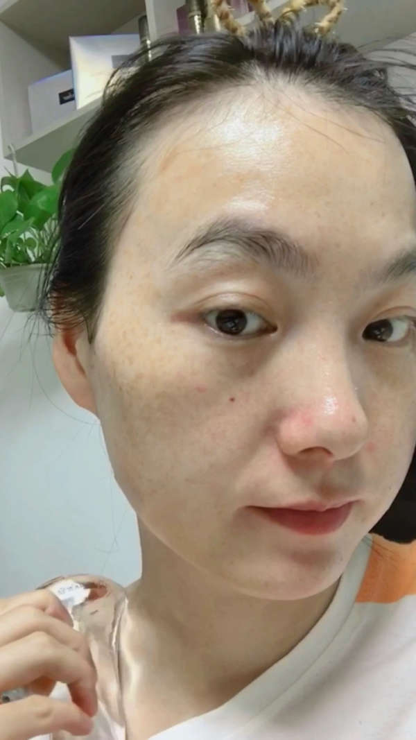 如果你想打造v脸,皮肤暗淡无光,细纹,松弛痘痘肌,都没有关系,请用佰草