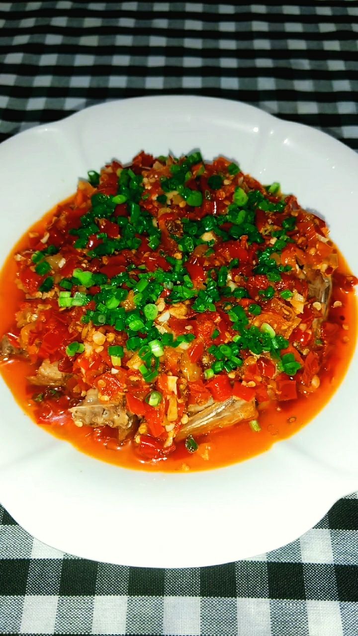 剁椒蒸鸭腿,做法简单,非常好吃的一道菜!