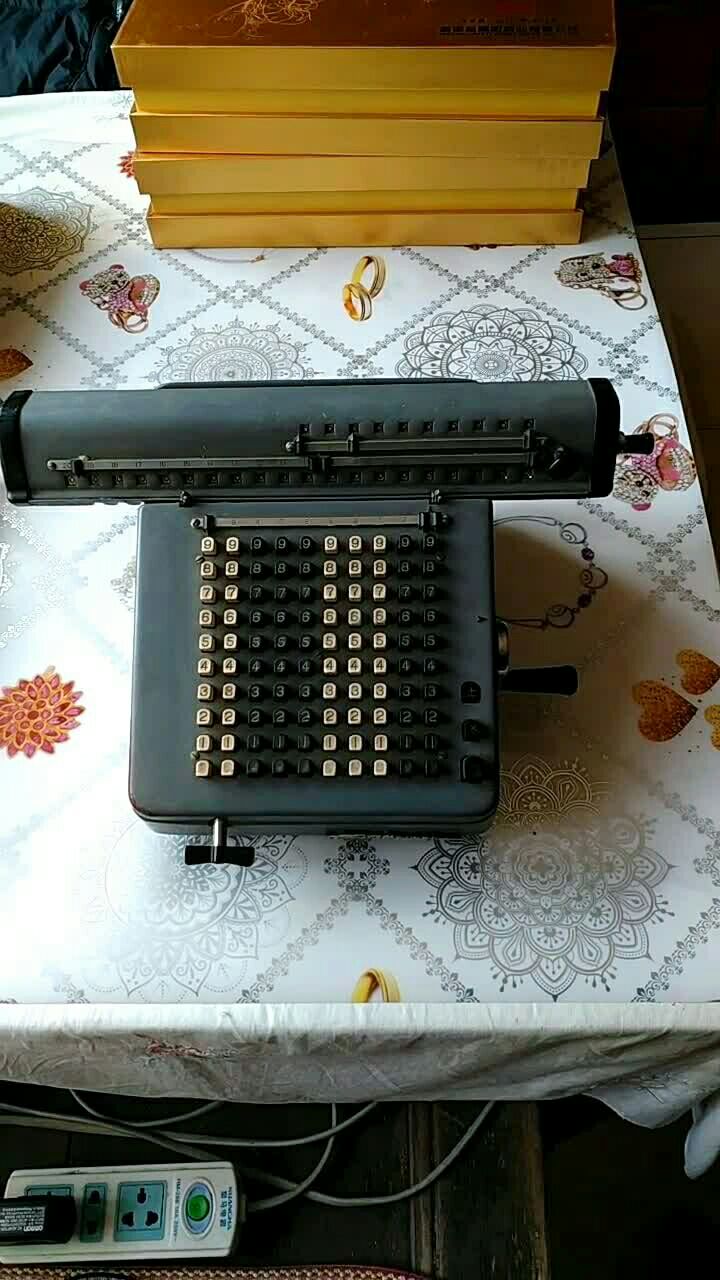 60年代手摇计算机
