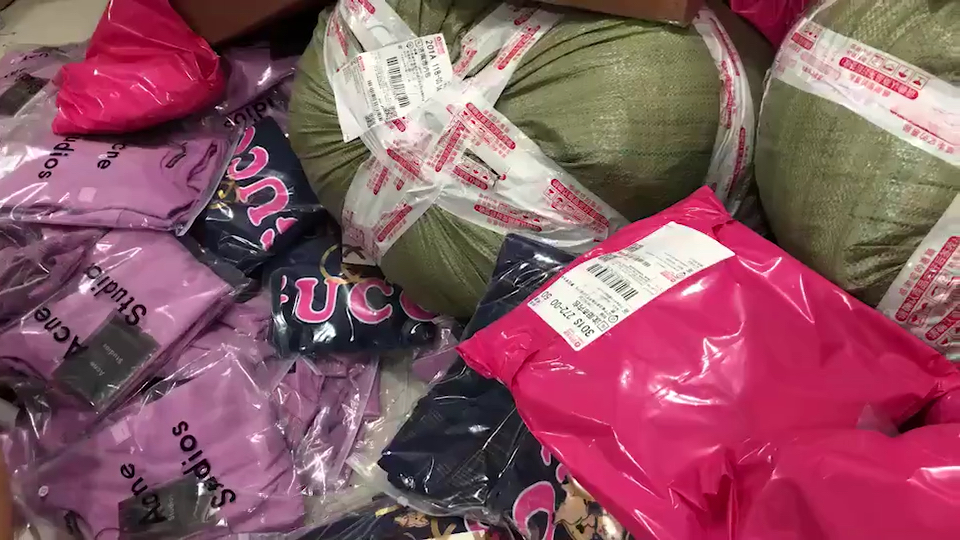 仓库打包发货中!