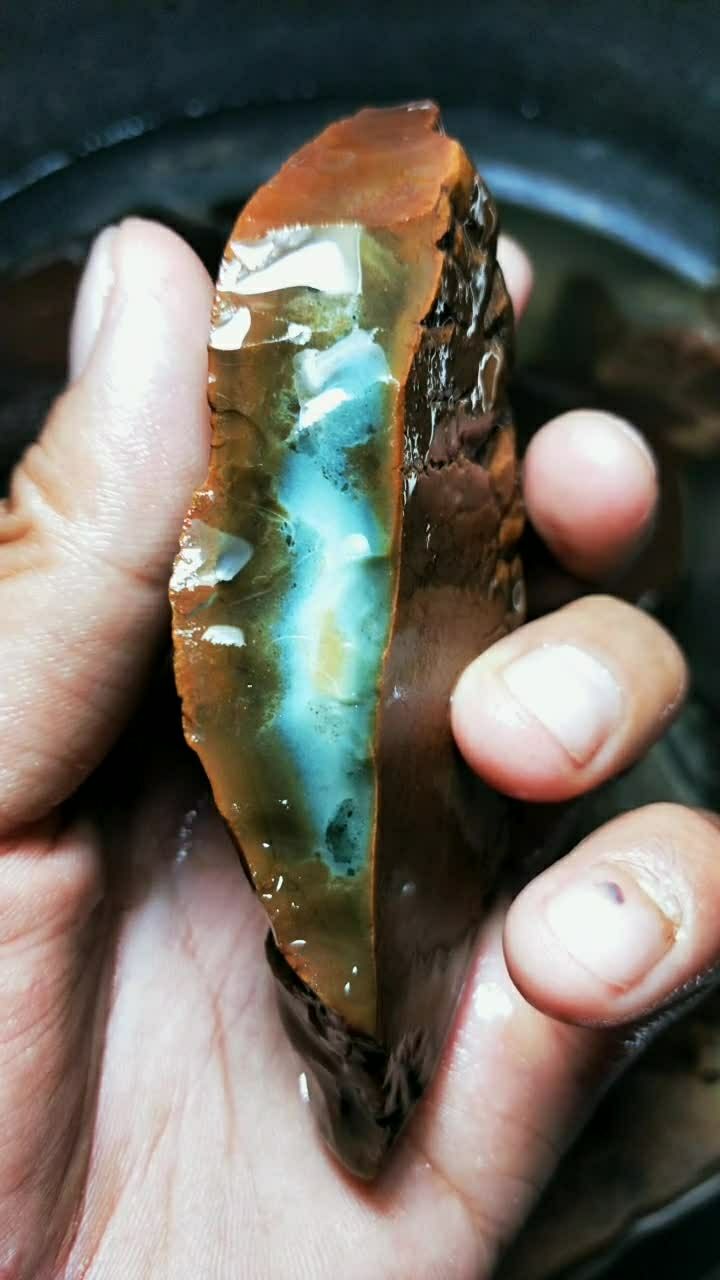 呼伦贝尔彩玉,蛋白石俏色.